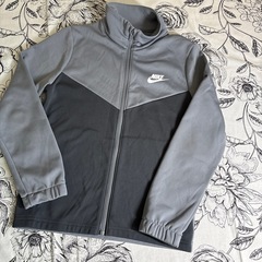 子供ジャージ上下セット　140cm NIKE 裏毛つき　動きやすい　暖かいの画像