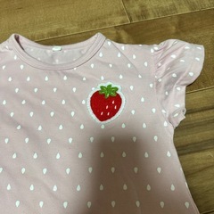 子供服　いちごワッペン　半袖の画像