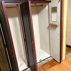 木製クローゼット 3枚扉 ダークブラウン 大型収納の画像