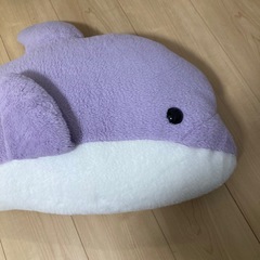紫のイルカのぬいぐるみの画像