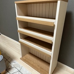 　棚　ニトリ　ディスプレイできるコミックラックの画像