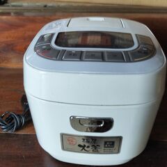アイリスオーヤマ マイコンジャー炊飯器　ERC-MB30-W　4号炊きの画像