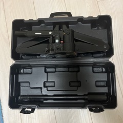 ジャッキ　タイヤ交換の画像