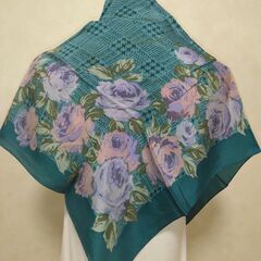 スカーフ　グリーン×花の画像