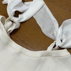 INGNI肩リボン白ニットの画像