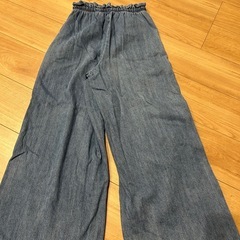 👖✨ GU ジーユー デニムワイドパンツ Sサイズ ウエストゴム/紐の画像