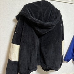 ブルゾンフード付きの画像