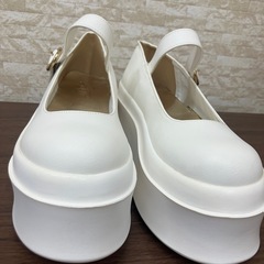厚底　ストラップ付き　シューズ　ホワイト　23.5cmの画像