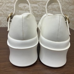 厚底　ストラップ付き　シューズ　ホワイト　23.5cmの画像