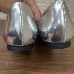 シルバー　ぺたんこ　パンプス　22cm　の画像