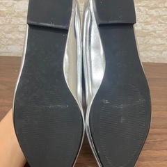 シルバー　ぺたんこ　パンプス　22cm　の画像