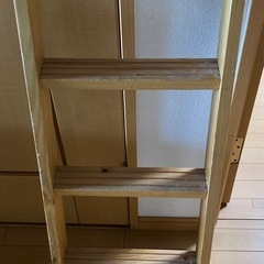 超格安　ロフトベット 定価11万円程　机ベット下イン可能キャスター付き　ハシゴ付き　すのこタイプで通気性抜群　机左サイド書籍棚着き　木製で便利　引っ越しの為バラして配送相談　の画像