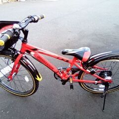 22インチ　ブリヂストン　男の子自転車　赤　LEDライト．　変速の画像