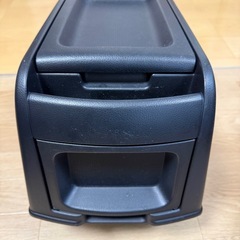 『E51エルグランドコンソールボックスの画像