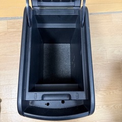 『E51エルグランドコンソールボックスの画像