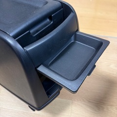 『E51エルグランドコンソールボックスの画像
