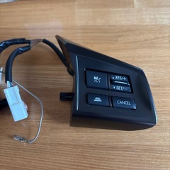インプレッサ　【H0017FJ920】スバル　ステアリングスイッチ　右のみ新品の画像