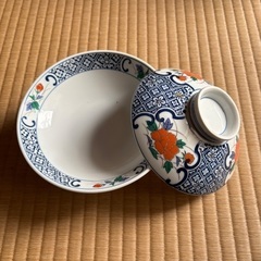 蓋付き食器の画像