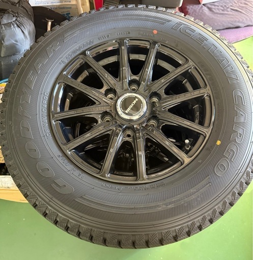 ハイエース　スタッドレス　 195/80R15  ホイール付き　
4本