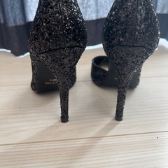 黒パンプスキラキラの画像