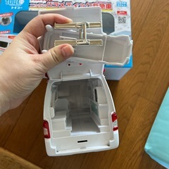 リアルな音が鳴る救急車の画像