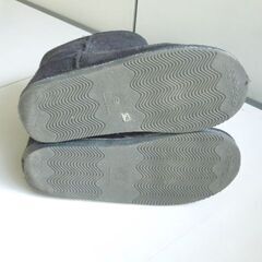 黒いムートンブーツ（メンズ・S）の画像
