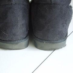 黒いムートンブーツ（メンズ・S）の画像