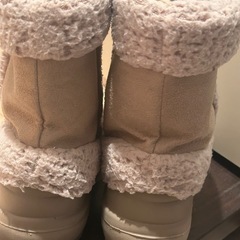 クロックス風　ボアベージュぶーつブーツの画像