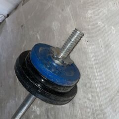 ダンベル　ベンチプレス等使用　重さ5キロが2個　2.5キロが4個　バー約10キロ　セット　中古　の画像