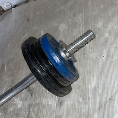 ダンベル　ベンチプレス等使用　重さ5キロが2個　2.5キロが4個　バー約10キロ　セット　中古　の画像