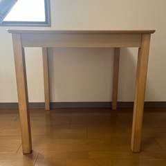 ダイニングテーブル(75cm×75cm)の画像