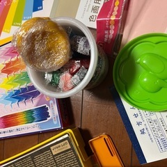 使いかけの折り紙などの画像