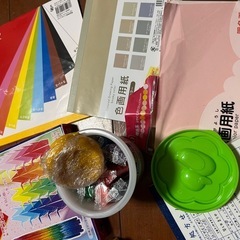 使いかけの折り紙などの画像
