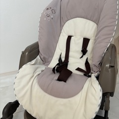 【Combi ハイローチェア】/手動/リクライニング＆高さ調整可/テーブル付き/清潔・良好状態 の画像