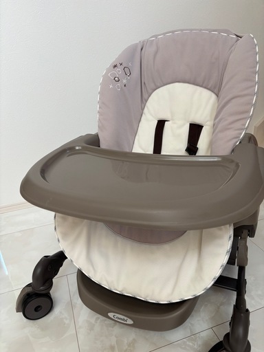 価格見直しました【Combi ハイローチェア】/手動/リクライニング＆高さ調整可/テーブル付き/清潔・良好状態 