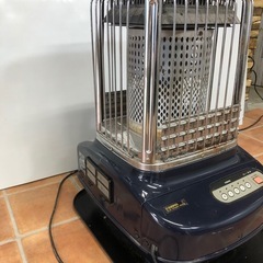 北海道旭川市直接取引歓迎 中古品 サンポット ブルーセラミックヒーター KC-93G 2008年製 通電点火確認済 業務用石油ストーブ の画像