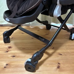 電動ハイローチェア ネムリラ ベビーチェア ラックの画像