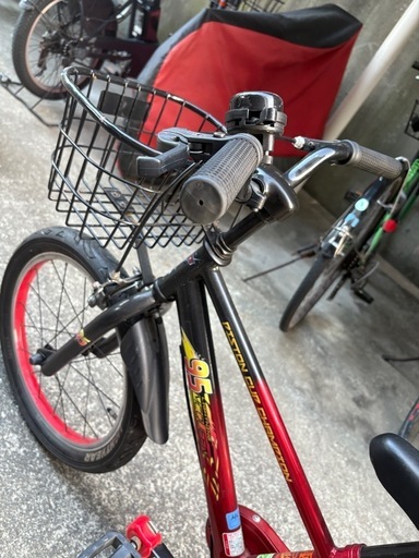 子供自転車 カーズ 18インチ (補助輪＆ヘルメット付)(取引中)