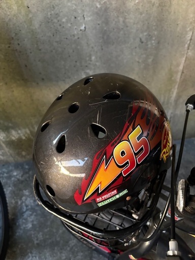 子供自転車 カーズ 18インチ (補助輪＆ヘルメット付)(取引中)
