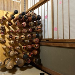 大量のこけしの画像