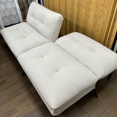 オフホワイト　2〜3人掛けソファー&ソファーベットボタン付きクッションの画像