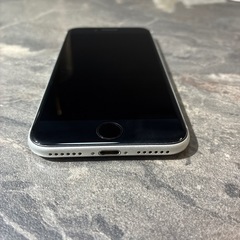 【美品】iPhoneSE2 64GBの画像
