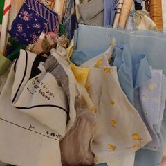 色々なハギレ（段ボール一箱）の画像