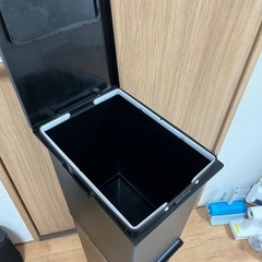【ゴミ箱お譲りします】上下二段のスリムなたいふタイプの画像