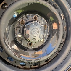 FJクルーザー/ランクル用265/70R17スタッドレスタイヤ4本純正ホイール付の画像
