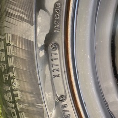 FJクルーザー/ランクル用265/70R17スタッドレスタイヤ4本純正ホイール付の画像