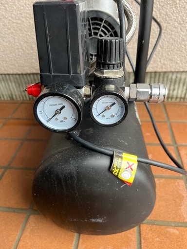 静音　オイルレス　エアコンプレッサー　13L　