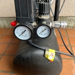 静音　オイルレス　エアコンプレッサー　13L　の画像