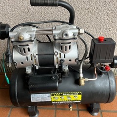 静音　オイルレス　エアコンプレッサー　13L　の画像