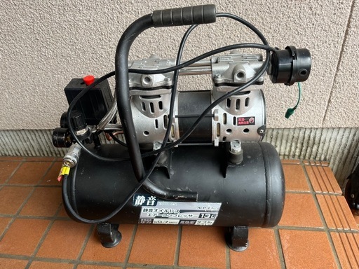 静音　オイルレス　エアコンプレッサー　13L　